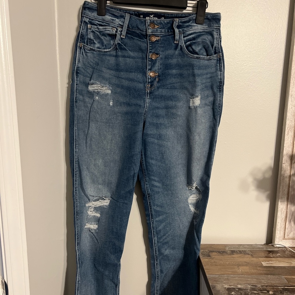 Hollister High Rise Blue Jeans with Distressed Style mom jeans